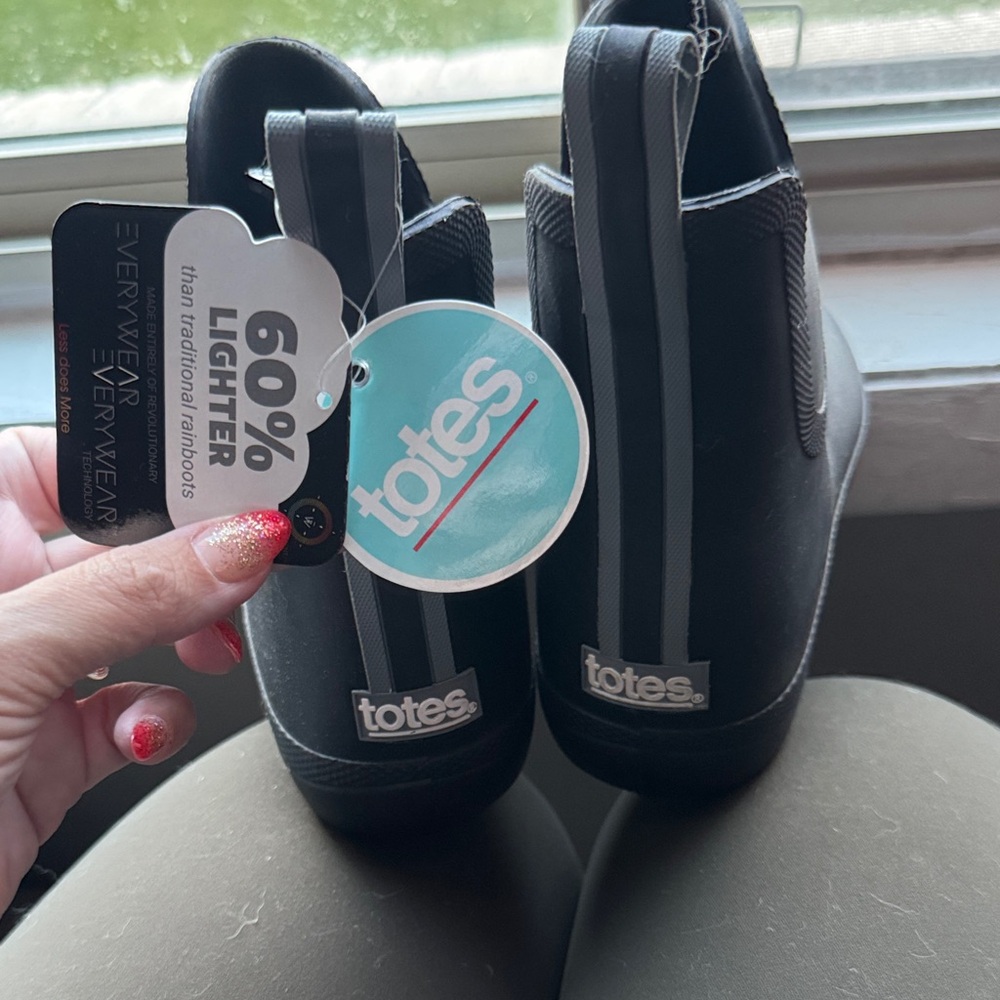 Totes Black Lightweight Boots - Picture 2 of 6